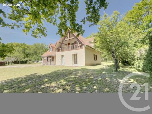 Pavillon 9 pièces 203 m²