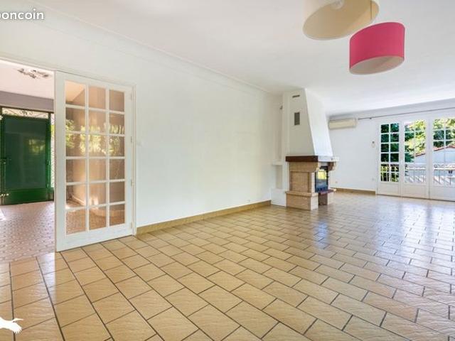 Pavillon 9 pièces 217 m²
