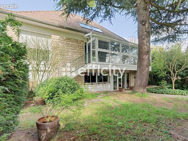 Pavillon 9 pièces 224 m²
