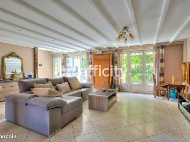Pavillon 9 pièces 238 m²