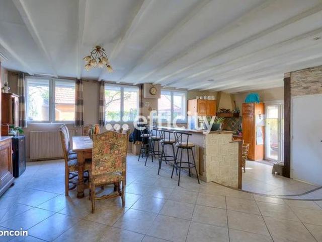 Pavillon 9 pièces 238 m²