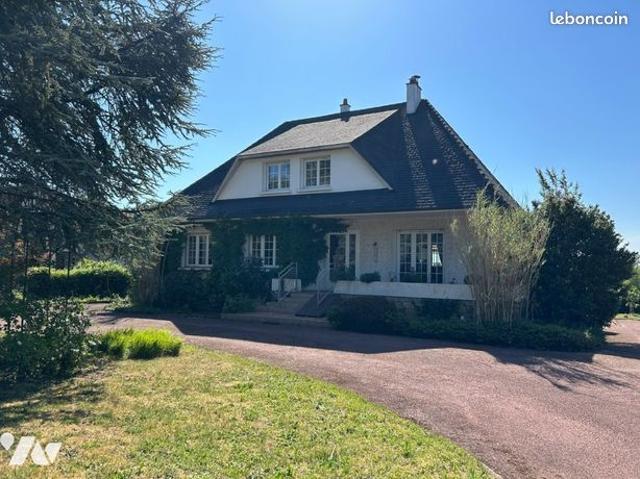 Pavillon 9 pièces 239 m²