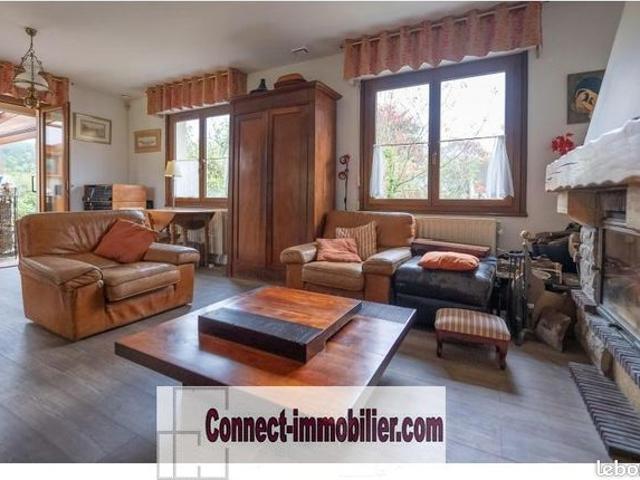 Pavillon 9 pièces 244 m²