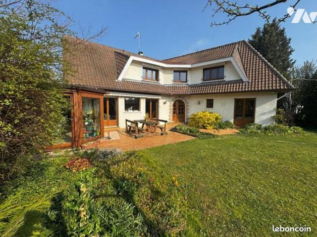 Pavillon 9 pièces 244 m²