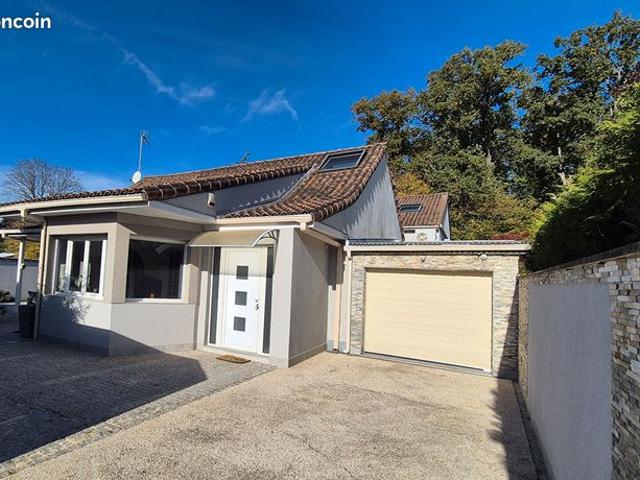 Pavillon 9 pièces 304 m²