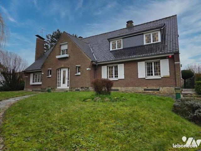 Pavillon 9 pièces 329 m²