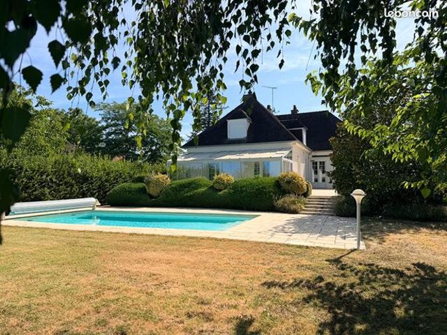 Pavillon 9 pièces 332 m²