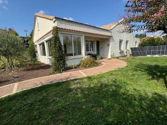 Pavillon 10 pièces 197 m²