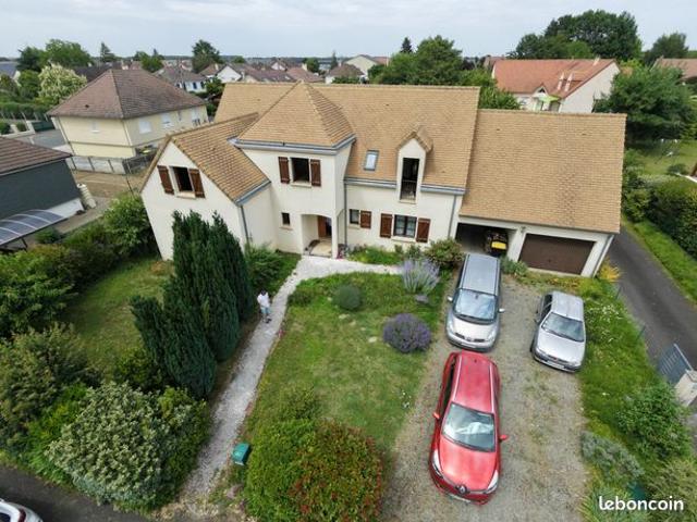 Pavillon 10 pièces 209 m²