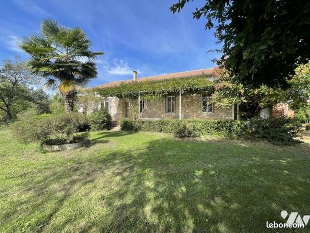 Pavillon 10 pièces 216 m²