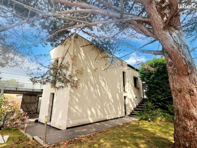 Pavillon 10 pièces 230 m²