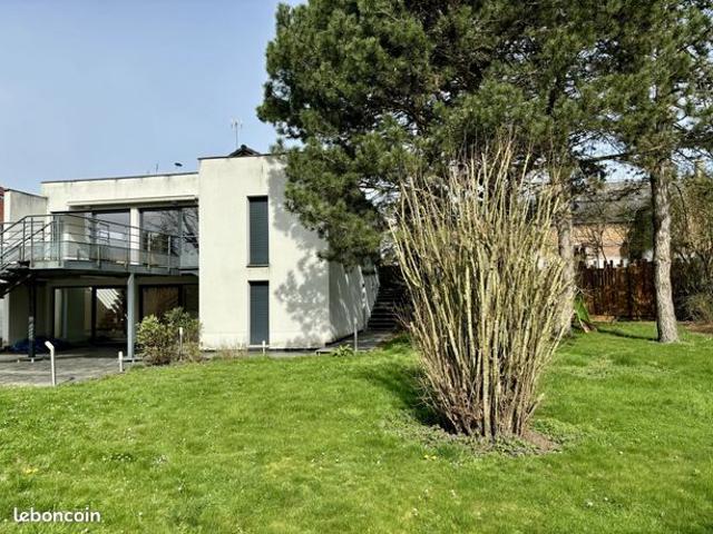 Pavillon 10 pièces 230 m²