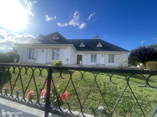 Pavillon 10 pièces 231 m²