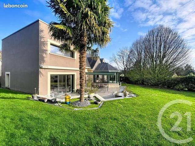 Pavillon 7 pièces 247 m²