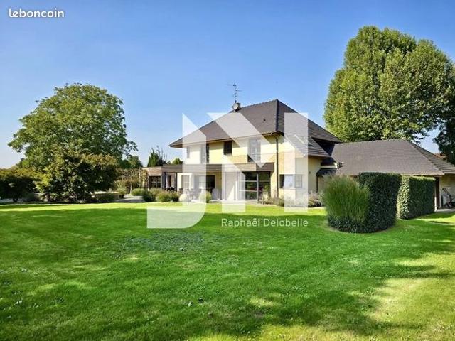 Pavillon 10 pièces 255 m²