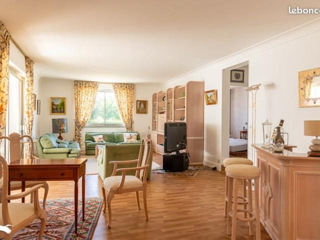 Pavillon 10 pièces 349 m²