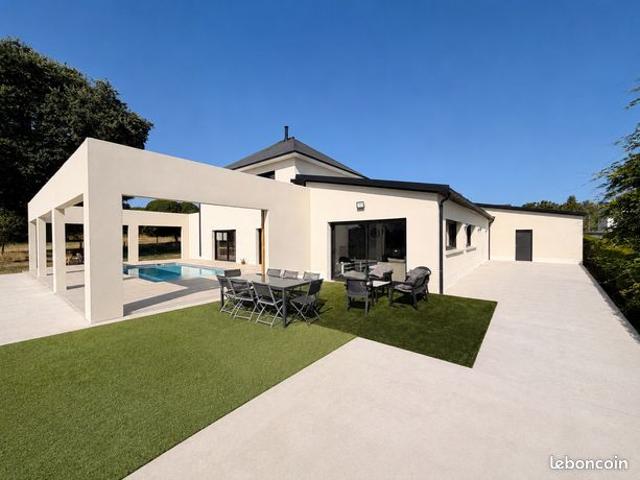 Pavillon 11 pièces 241 m²