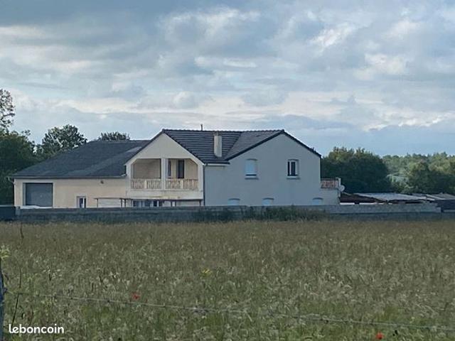 Pavillon 11 pièces 241 m²