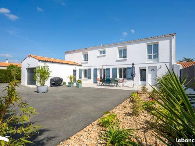 Pavillon 11 pièces 243 m²