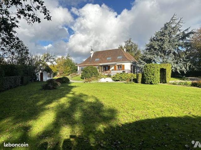 Pavillon 12 pièces 223 m²