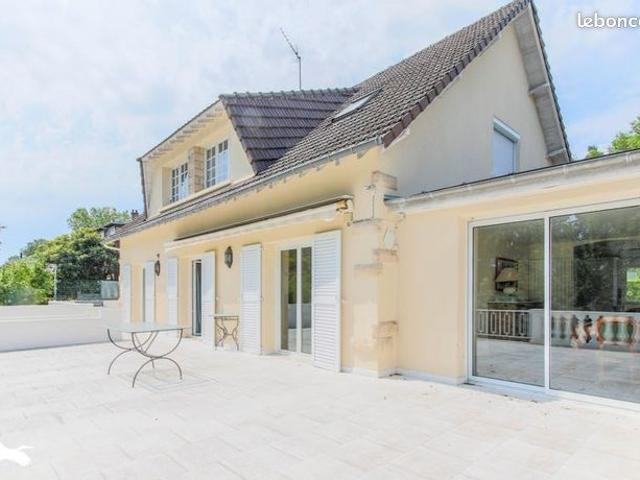 Pavillon 12 pièces 362 m²