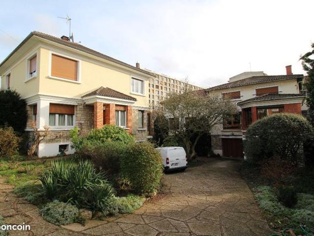 Pavillon 24 pièces 674 m²