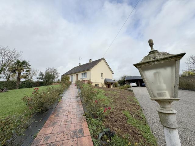 PAVILLON TRADITIONNEL EN CAMPAGNE AVEC GRAND JARDIN