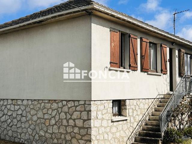 PAVILLON TRADITIONNEL HABITABLE DE SUITE. SUR JARDIN DE 365m2. VERNOUILLET LES CORVÉES