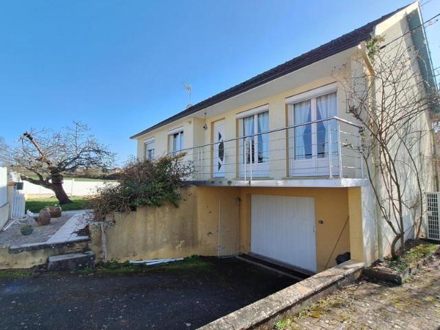 Pavillon avec piscine creusée
