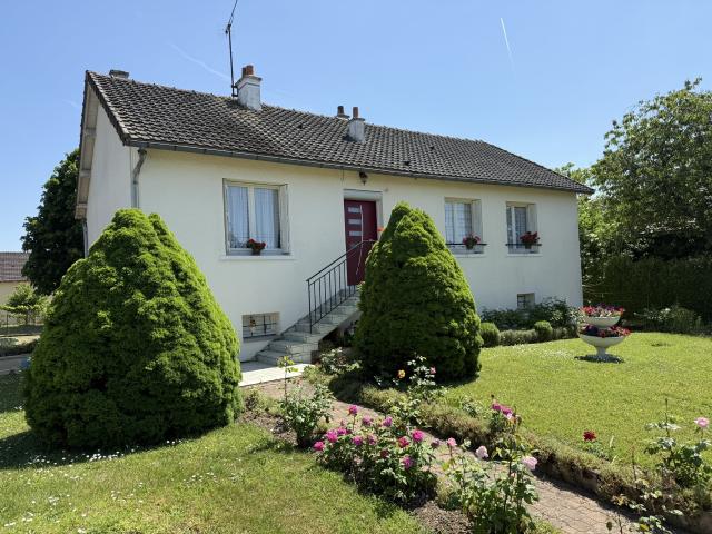 Pavillon de 87 m2 sur sous sol semi enterré sur terrain 661 m2