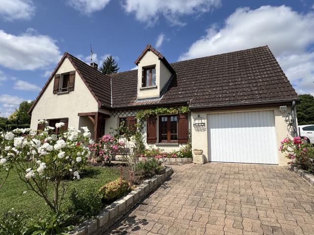 Pavillon de 120 m2 avec 4 chambres, garage, dépendance et terrain clos