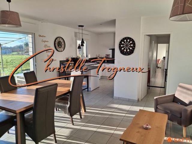 PAVILLON de plain pied avec double garage