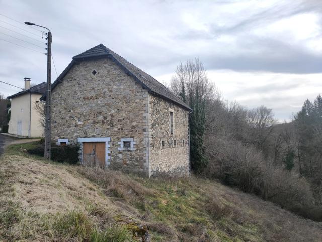 Pavillon de plain pied avec dépendance, grange et terrain de