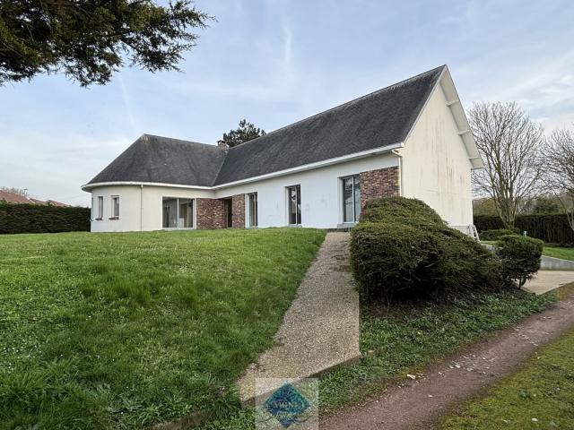 Pavillon de plain pied élevé sur sous sol