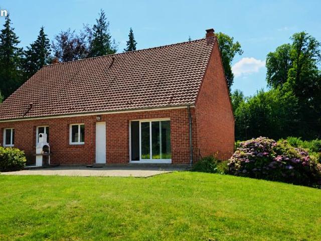 Pavillon de plain pied, grand terrain avec combles aménageables et sous sol complet