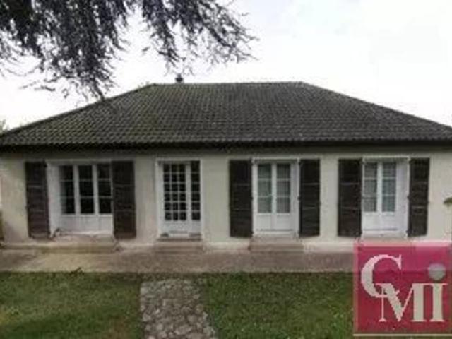 Pavillon de plain pied sur s/sol total et sur 706m2 de terra