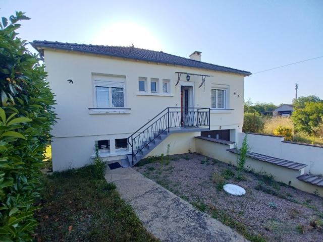 Pavillon élevé sur sous sol, indépendant, accès commerces, écoles à pied