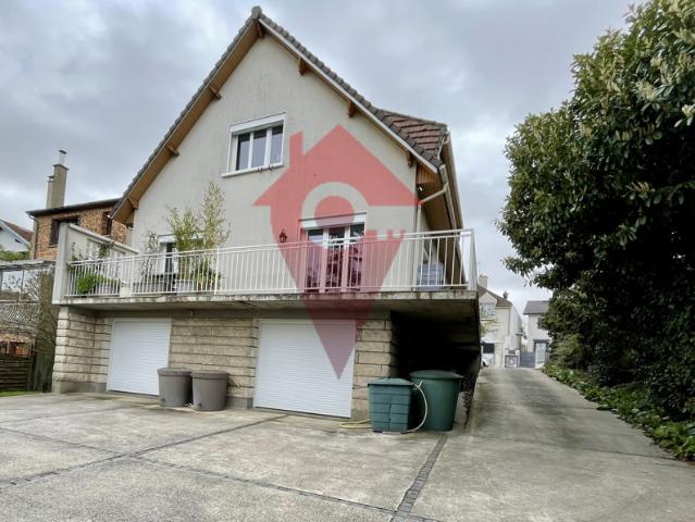 Pavillon familial avec sous sol complet, grande terrasse et