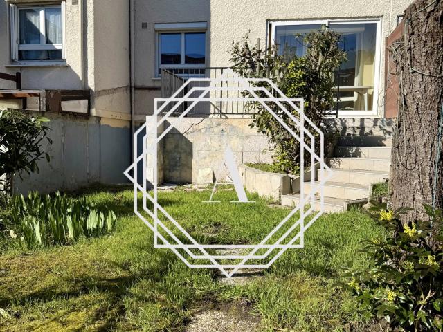 Pavillon familial de 97 m2 à rafraîchir avec jardin