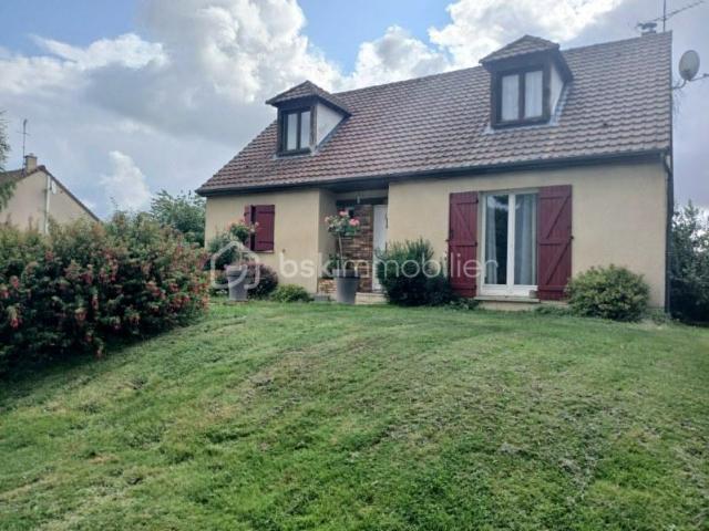 Pavillon familial de 110 m² – 6 pièces – 4 ch – Sous sol total –Terrain 1 300 m²