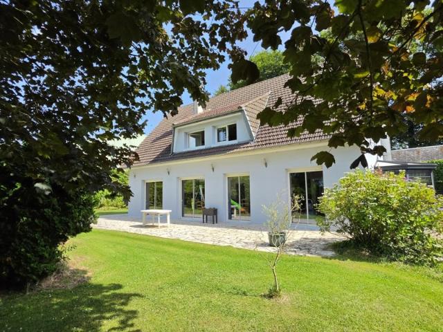 Pavillon familial en très bon état avec vie de plain pied et bâtiment proche Fécamp