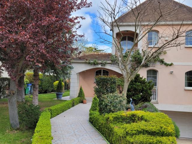 PAVILLON FAMILIALE AVEC JARDIN SECTEUR TOUR EIFFEL AULNAY SOUS BOIS