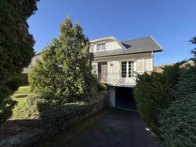Pavillon individuel avec tout confort de plain pied, grand sous sol et jardin Saint Laurent
