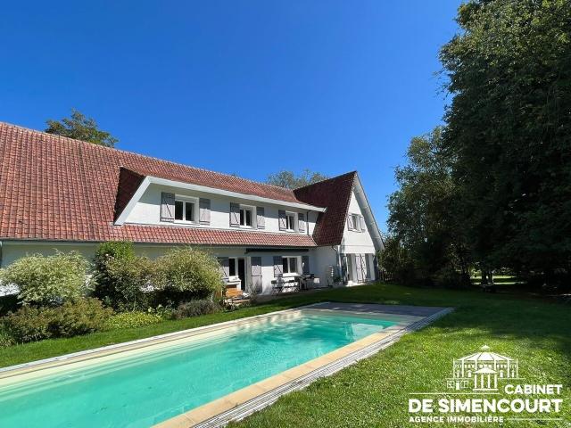 Pavillon individuel sur 6000m2 avec piscine
