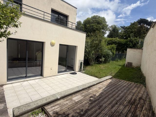 Pavillon mitoyen de 73.80 m2 / Saint Acheul / Place de parki
