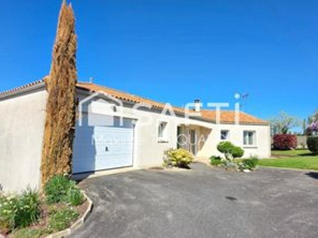 Pavillon plain pied 113m², 3 chambres, 900m² de terrain + garages 80m²