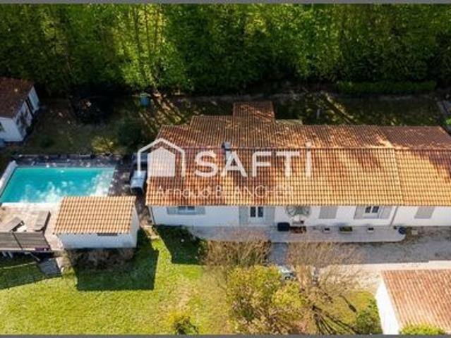 Pavillon plain pied 5 chambres, 2 salles de bains, grande terrasse et piscine