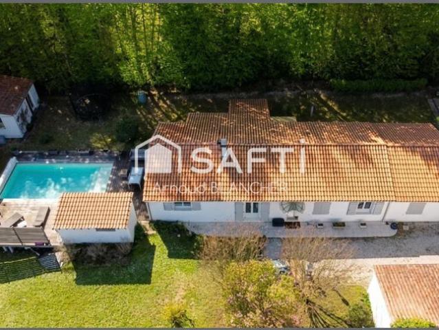 Pavillon plain pied 5 chambres, 2 salles de bains, grande terrasse et piscine