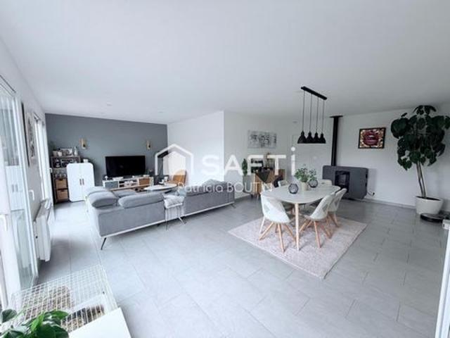 PAVILLON PLAIN PIED 5 CHAMBRES DONT UNE SUITE PARENTALE ET GARAGE A BENET !