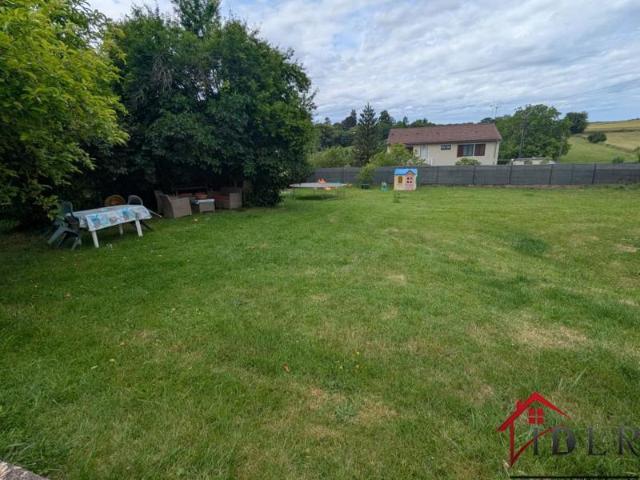 Pavillon sans mitoyenneté sur 1440 m2 à Oyriers